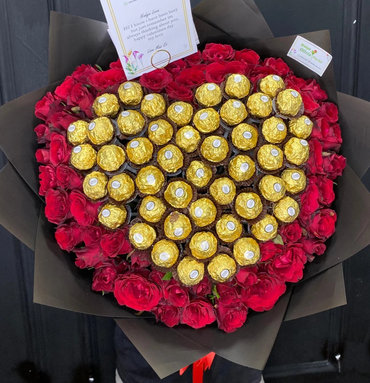 Buket Coklat dan Bunga Elegan - Buket Coklat dan Bunga Romantis WinnerFleur Bekasi